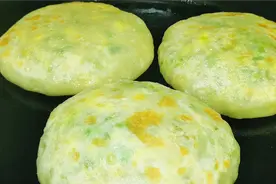 青椒蘑菇软面馅饼，好吃的技巧全在调馅上，鲜美可口比肉的香10倍视频封面