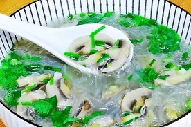 家常蘑菇汤这样做，鲜香嫩滑入味，清爽开胃不油腻，营养又健康