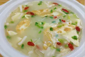 冬瓜汤最好喝的家常做法，汤如奶白味鲜美，上桌分分钟被喝光视频封面