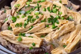 腐竹粉丝瘦肉煲，这种做法我家一周吃几次，吃多了也不发胖的菜！视频封面