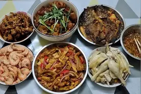 反正打工也挣不了几个钱，该吃吃，该喝喝五个人炒六个菜吃好喝好视频封面