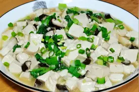 豆腐非常营养的做法，清淡鲜香又下饭，滑嫩不油腻，没肉也特别香