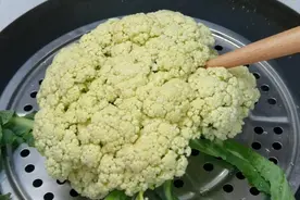 花菜放锅里蒸一蒸，原来这么多好处，很多人不知道，快来试试吧视频封面