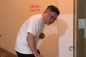 媳妇偷偷把辣椒粉放烟里，老公抽完啥反应？媳妇吓的赶紧跑