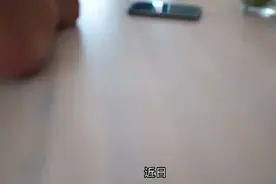 女子全裸乘坐地铁？视频封面