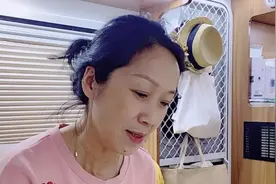 终于离开高速公路，顺利到达天津，驻车在一个大型停车场里