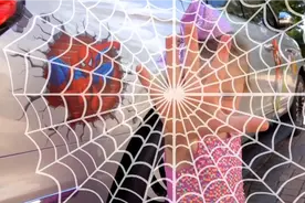 小女孩为老爸改造小汽车 没想到竟闯了祸 这是怎么回事？视频封面