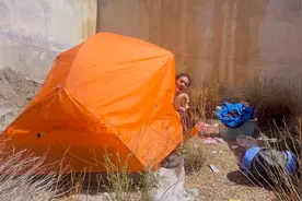 太累了想找个家休息两天再出发新疆附近有野生动物户外也不敢住了视频封面