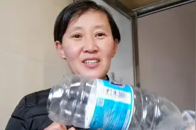 家里厕所严重堵塞，李茗巧用一物快速疏通，省钱又省时视频封面