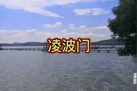 漫步武汉东湖凌波门。背依珞珈山，四季游人如织。视频封面