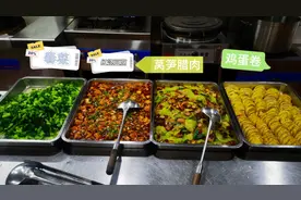 项目工地食堂四个菜美食分享，鸡蛋卷，腊肉莴笋，红烧豆腐，青菜