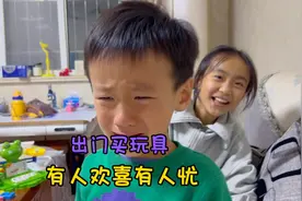 二年级女生突然痴迷乐高拼装，宝妈大力支持，弟弟却不乐意了视频封面