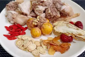 天冷，老母鸡学会这样煲，滋补又养生，好喝还不油腻，营养更吸收