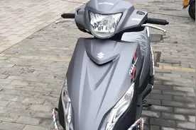 铃木UU125摩托车百年纪念款！买菜，送外卖，通勤神车！皮实耐用视频封面