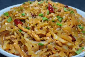 冬北名菜酸菜炒粉条，总厨分享饭店小技巧，冬天的开胃菜