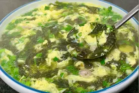 这才是紫菜蛋花汤的正确做法，汤鲜味美好喝有技巧，几分钟就学会