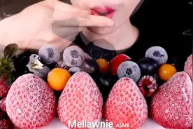 夏日补充维生素“冰冻莓类水果”吃起来嘎嘣脆｜冰冻水果沙冰视频封面