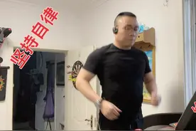 李哥晚上在家跑步机上慢跑六公里，配速一公里六分钟