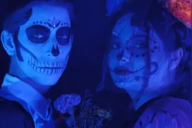 震惊！为什么女人的头是倒着的！