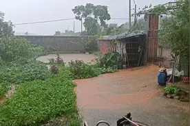 七月一日，江西天气，连续几天下暴雨了，山水横流，渠道须修理了