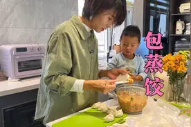 一家人搬进刚装修好的新家，早上调馅包蒸饺打豆浆，一口一个真香视频封面