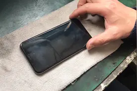 手机天天当导航用，平时车充充电手机特别烫，电池充鼓包了视频封面