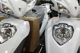 豪爵品牌摩托车：VH125踏板摩托车，坐姿舒展，质量稳定！不错！视频封面