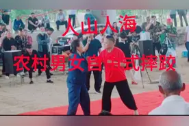 谁说女人不如男,河南农村自由式摔跤比赛，女人完爆壮汉视频封面