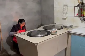 儿媳还在睡懒觉，婆婆早早起床为她做早餐，遇到这样的婆婆真幸福视频封面