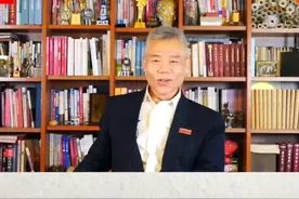 胡舒立的光辉形象