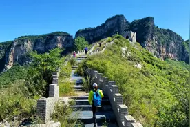 北京房山，红井路上的轻徒步线路，景美免费还能采蘑菇！视频封面