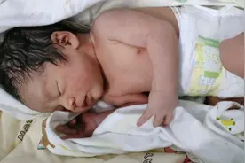 凌晨两点羊水破了，5分钟一次宫缩，差点生到了路上！