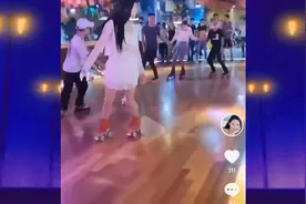 美女小姐姐溜冰，溜冰现场，回忆青春时光😀视频封面