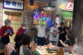 生活，在每一个角落里，都会发生许多趣事，这些趣事就像天上的星