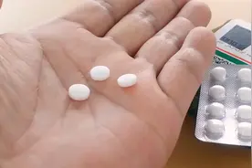 过了五六十岁，要不要每天服一片阿司匹林稀释血液防心脑血管病？