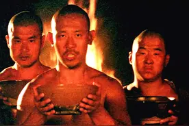 张艺谋电影《红高粱》插曲迟志强演唱，歌词通俗易懂，当年的神曲