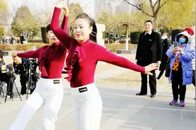 就问最后抱那么紧尴不尴尬