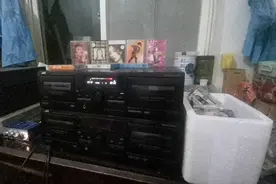 一个人在孤独时候听听过去的流行歌曲回忆一下激情澎湃的八十年
