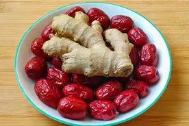 生姜加红枣，没想到作用这么厉害，解决很多人的烦恼，省钱又实用