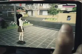 今天我教大家怎么把樱花校园里面的声音去掉？而有脚步声呢？视频