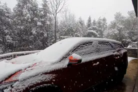 唐DMi暴雪下摄像头位置会自动融雪，打开行车记录仪看看效果。视频封面