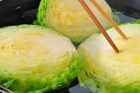 大头菜腌酸菜，老妈把3个大头菜开水一烫，放一个月不烂，见识了视频封面