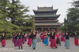 迎泽公园太原舞之乐舞蹈队《梅里爱的见证》活动随拍视频封面