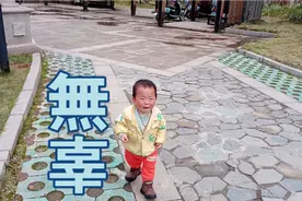 找妈妈后续，沉浸在悲伤中妈妈跟在后面都没发觉，哭成了小泪人。视频封面