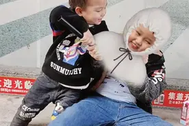 竟然说我像带花边的包子！友友们来评评理，我明明是卫衣宝宝呀视频封面