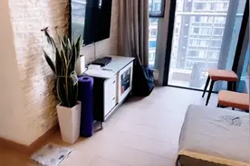 采访：内地人嫁香港，不甘心住公屋，两口子奋斗五年终于买房啦视频封面