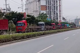 云南西双版纳一游客核酸检测结果呈阳性，交通管制还没结束视频封面