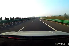 23款朗逸1.5L高速表现，最低油耗5.0，最高跑到130多码，动力杠杠