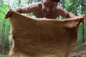 在野外千万别乱吃东西.德爷用自己拉了一天的后果警示你#荒野求生视频封面