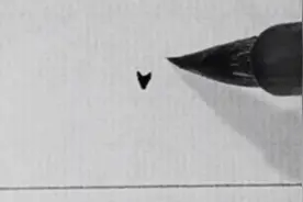 【烨】是个难写的字，结构不好按排，繁体比简体好写好看些